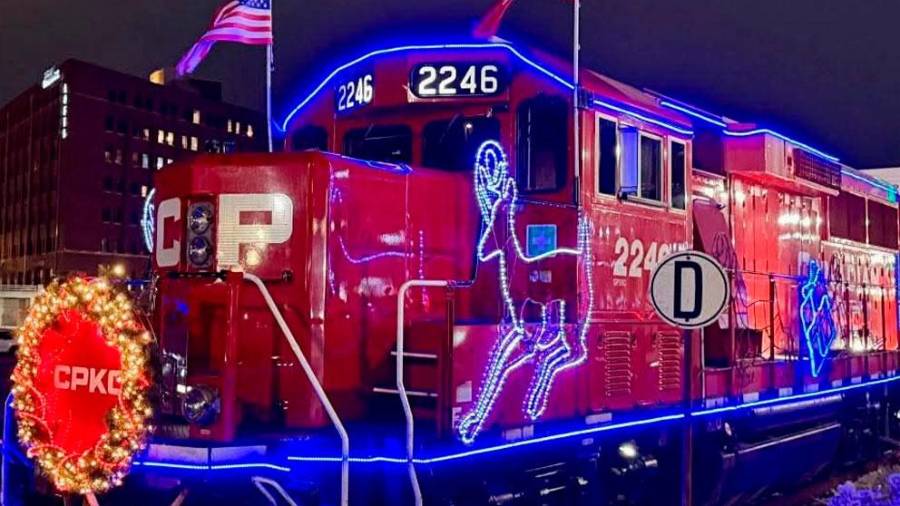 El convoy está conformado por una locomotora, cuatro vagones y dos cabuses, e iluminado con miles de luces LED y decoraciones alusivas a la temporada navideña.