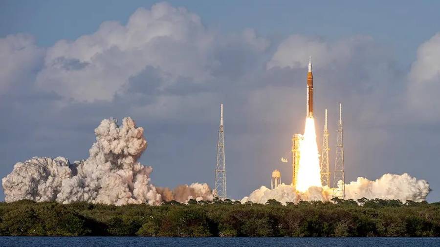 Otro de los clips que más relevancia ha cobrado fue capturado desde un avión. El video fue tomado por alguien que iba a bordo de un vuelo en la zona al momento del despegue de la aeronave.