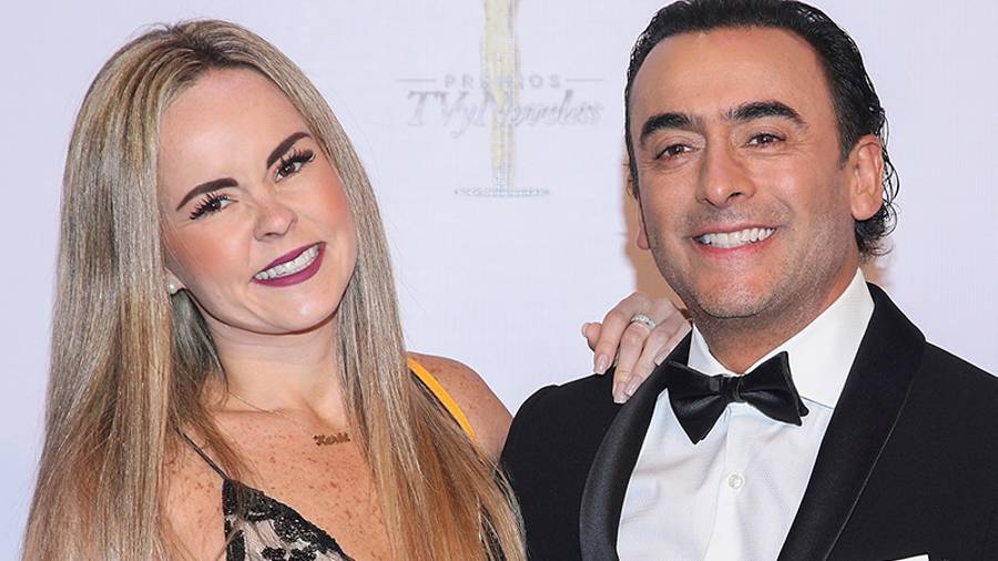 Adal Ramones presume la llegada de su tercer hijo