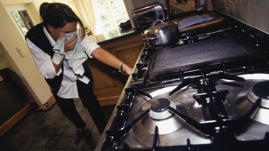 Autoridades recomiendan mantener ventiladas las viviendas para evitar la acumulación de monóxido de carbono.