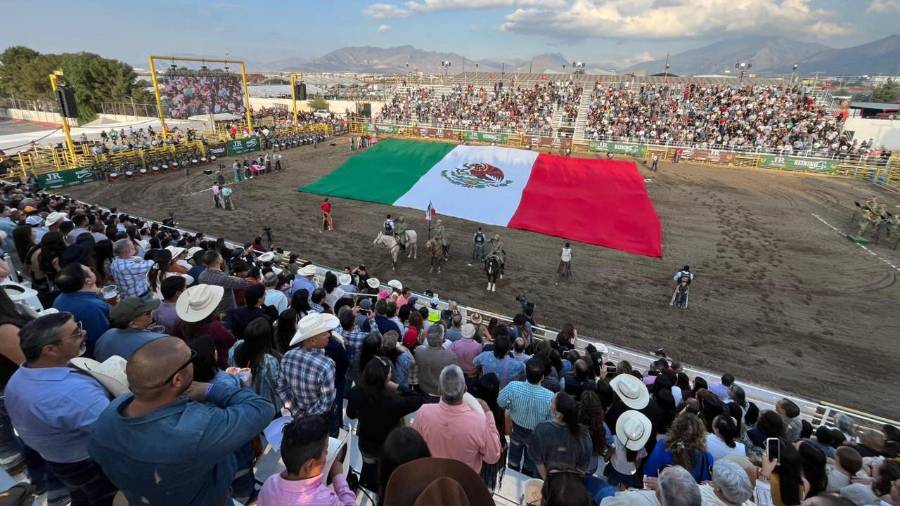 La Arena 8 Segundos lució por tercer día consecutivo a su máxima capacidad. Fotos: Omar Saucedo