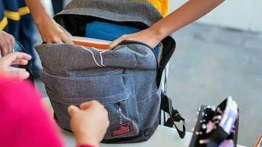 Padres de familia cuestionaron la falta de protocolos y privacidad durante revisiones escolares, al considerar que deben garantizarse los derechos y la integridad de los alumnos.