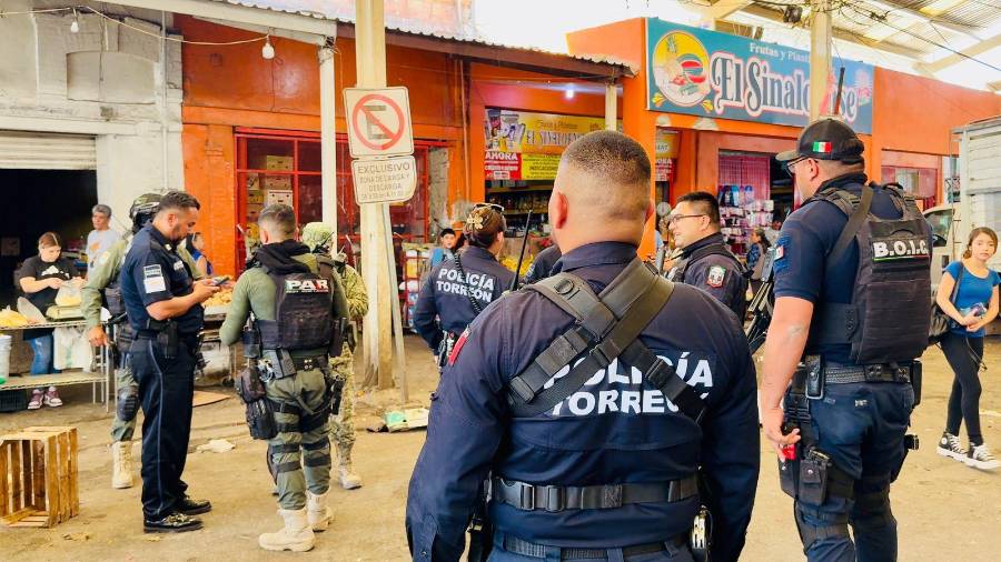 Un sujeto de 53 años fue trasladado en estado crítico tras ser atacado a balazos al interior del Mercado Alianza.