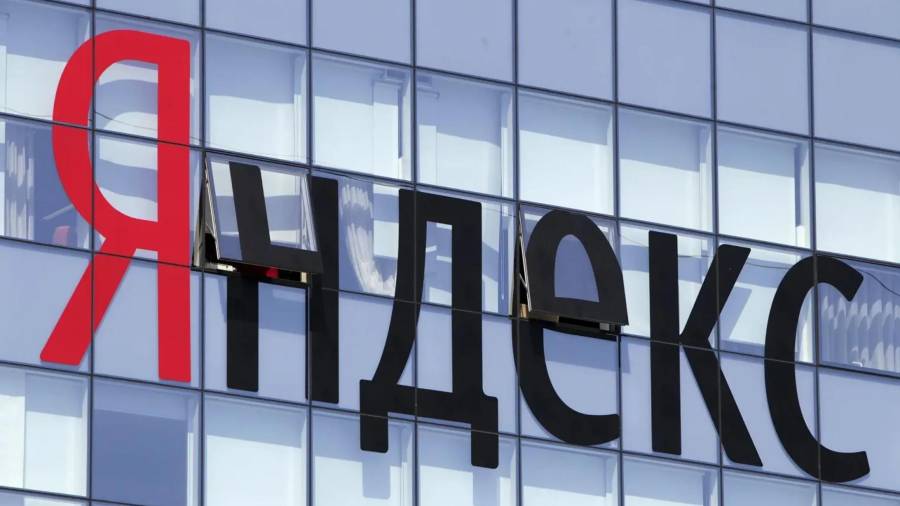En la imagen, el logotipo de Yandex en la fachada de la sede del buscador de internet ruso Yandex en Moscú, Rusia.