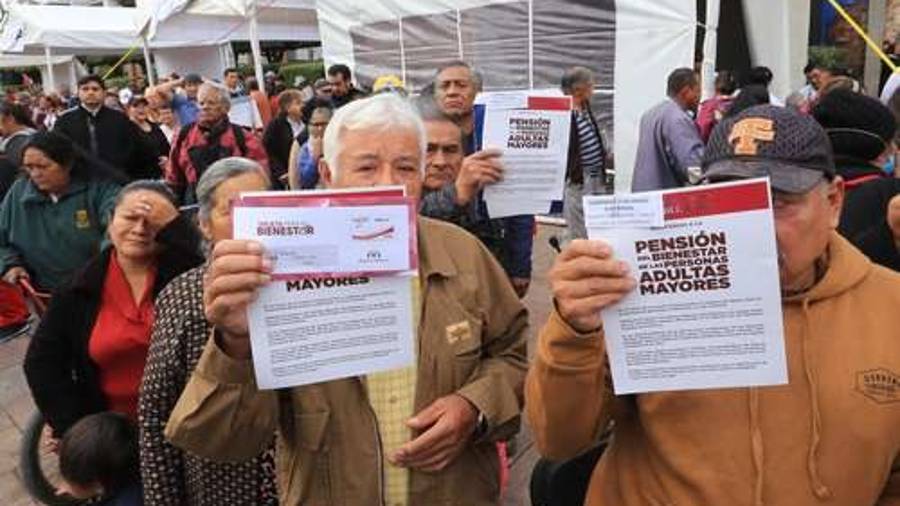 Diputados aprueban elevar a rango constitucional los programas sociales de AMLO; PAN se opone