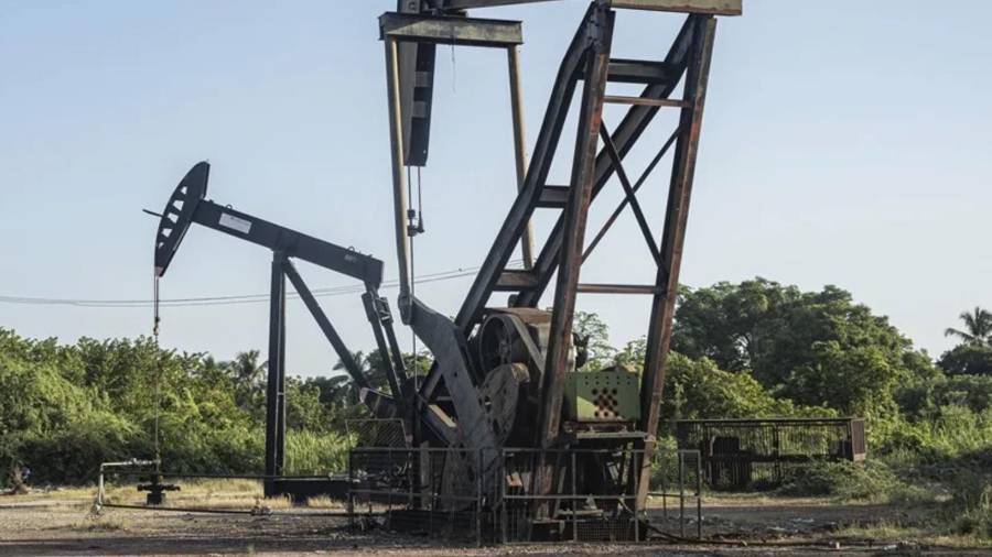 Los funcionarios afirmaron que los planes de Trump para controlar las reservas de petróleo de Venezuela, que son las más grandes del mundo, incluyen cortar el acceso de Rusia y China.