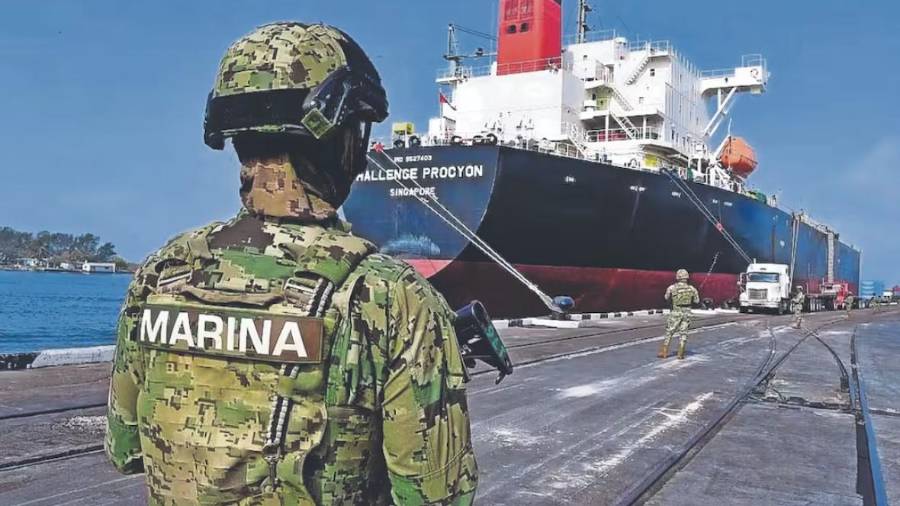 Otros señalados en la red son el excapitán Víctor Hugo Perrey Pérez y Francisco Javier Martínez, exgerente de Administración y Finanzas de la aduana de Tampico.