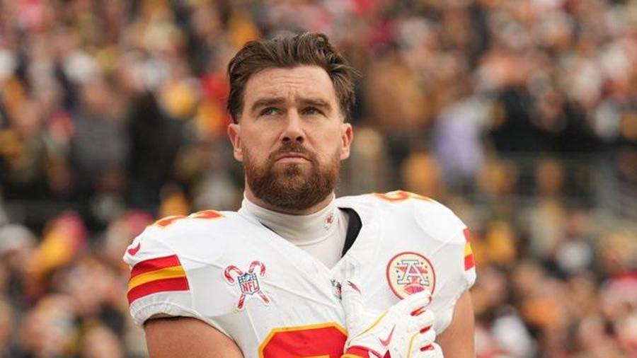 En un día histórico para Travis Kelce, el ala cerrada estrella, alcanzó su touchdown número 77 y su recepción número 1,000, convirtiéndose en el jugador con más anotaciones en la historia de la franquicia.