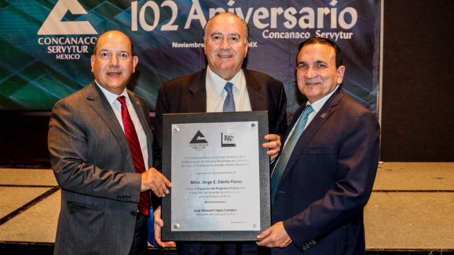 Reconocen al coahuilense Jorge Dávila Flores, creador del Buen Fin