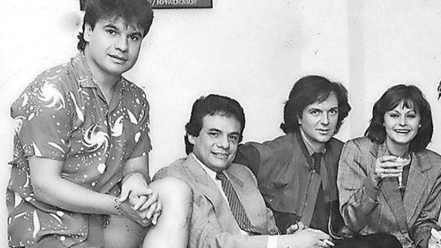 La historia de la foto de Camilo Sesto con Juan Gabriel, Rocío Dúrcal y José José
