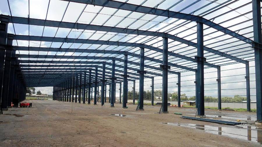 Señalan. La industria automotriz dinamiza el mercado de estos espacios en estas dos regiones del país.