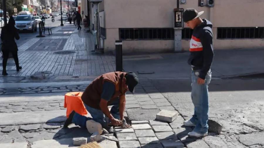 El mal estado de vialidades afecta la movilidad y la imagen del primer cuadro de la ciudad.