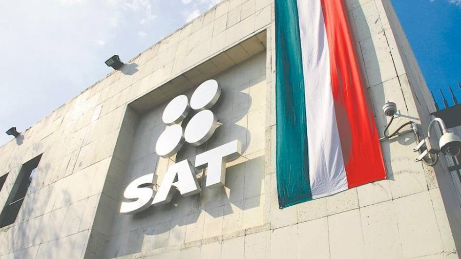 El SAT es la autoridad fiscal en México y como órgano desconcentrado de la Secretaría de Hacienda y Crédito Público (SHCP), su función principal es recaudar los impuestos.