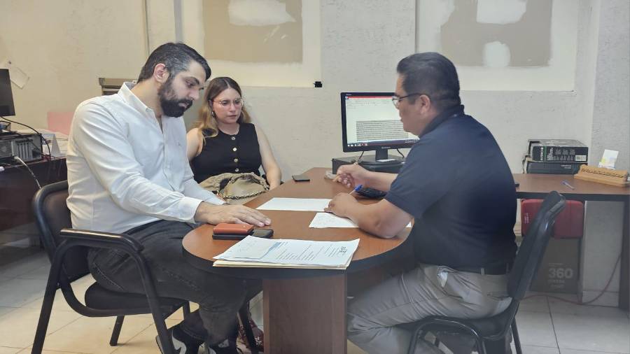 El legislador acudió a la Delegación Laguna 1 de la Fiscalía general del Estado para presentar una denuncia formal sobre la agresión que sufrió anoche al salir del Coliseo Centenario.