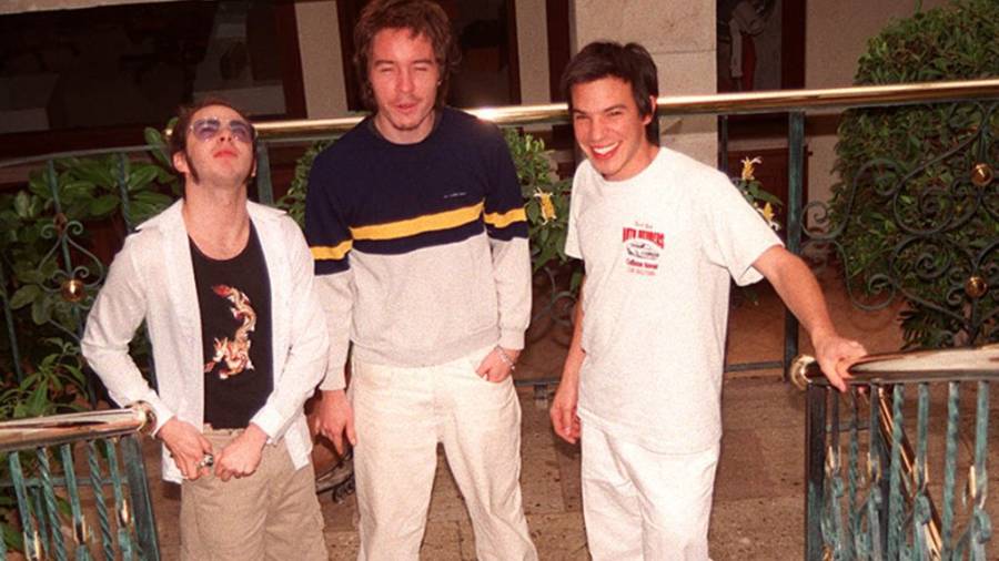 Titán regresa con perturbador y sexual video