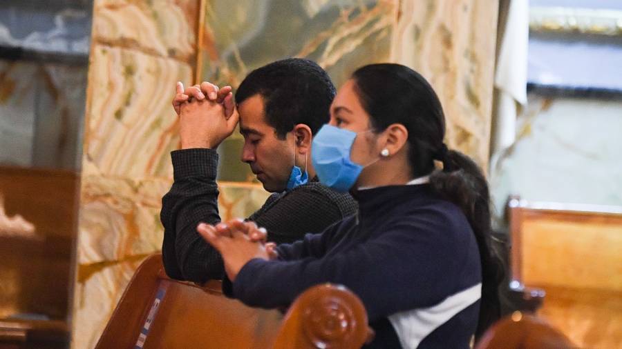 Generaciones recientes creen menos en Dios y más en los horóscopos y el karma