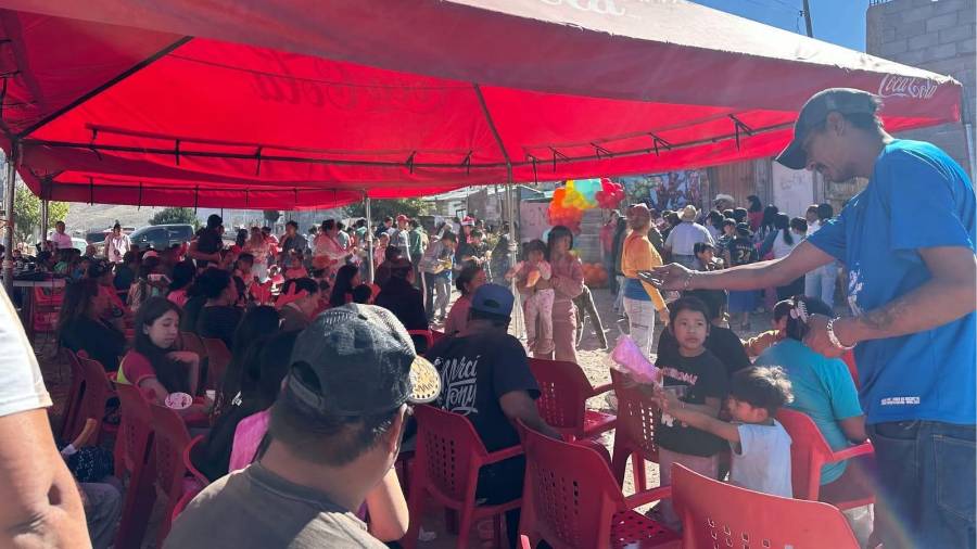 Familias del Quinto Sector participaron en la tradicional posada organizada por ciudadanos voluntarios.
