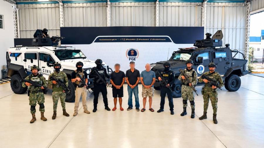 Los detenidos, identificados como Bernardo “N”, alias “Nando”; Leobardo “N”, “Lioba”, y Leopoldo “N”, “Negrito”.