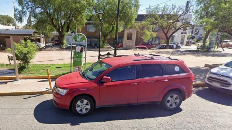 Los contenedores se encuentran instalados en el cruce de Francisco Coss y la calle Monclova, donde ciudadanos solicitaron atención ante el deterioro que presentan y la presencia de residuos en el área.