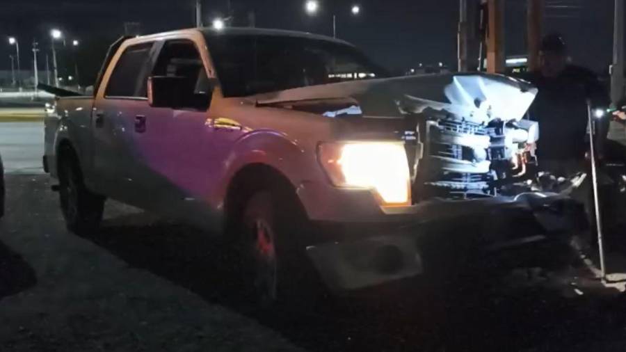 El choque ocurrió en el cruce de los bulevares Doctor Jesús Valdés Sánchez y Luis Donaldo Colosio, al norte de Saltillo.