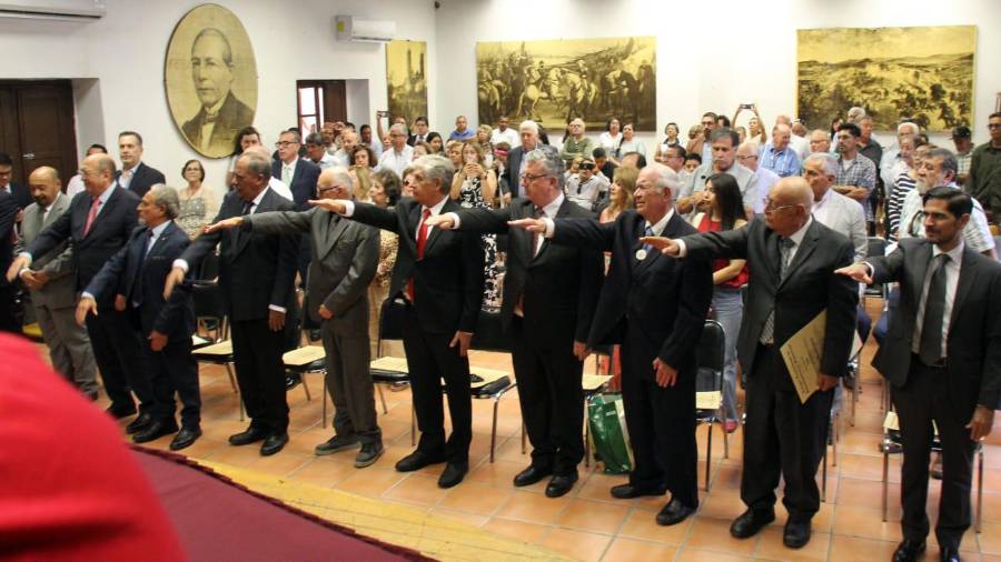 Protesta de los nuevos miembros del Colegio Coahuilense de Investigaciones Históricas.