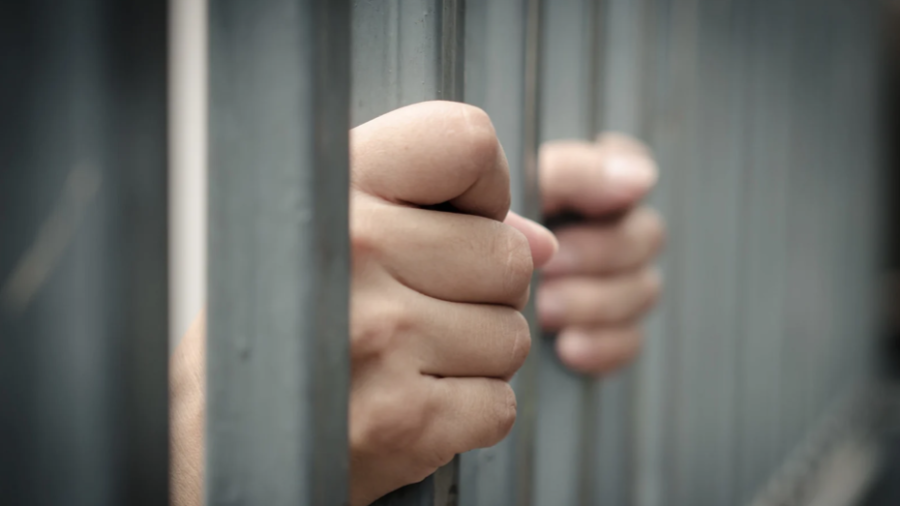 El operativo realizado durante la madrugada derivó no solo en la detención de dos personas, sino también en la implementación de medidas de protección para salvaguardar el bienestar de los hijos de la pareja involucrada.