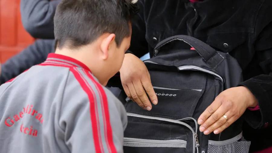 Morena pide activar ‘operación mochila’ en escuelas de Nuevo León ante casos de riesgo