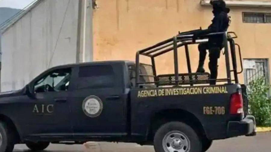 Agentes de la Agencia de Investigación Criminal realizaron diligencias en la zona ferroviaria de Barroterán como parte de la investigación por el homicidio.