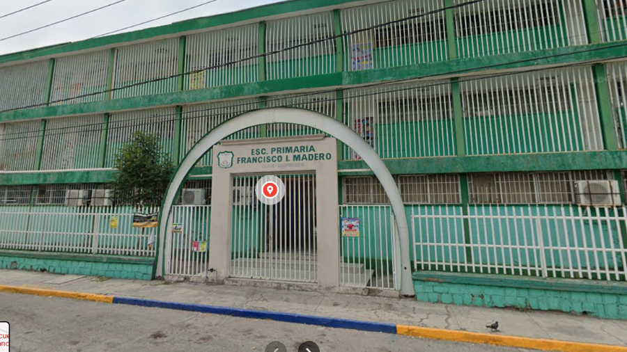 El incidente ocurrió en Plaza Juárez; frente a la primaria, un peatón resultó lesionado y el área fue acordonada.