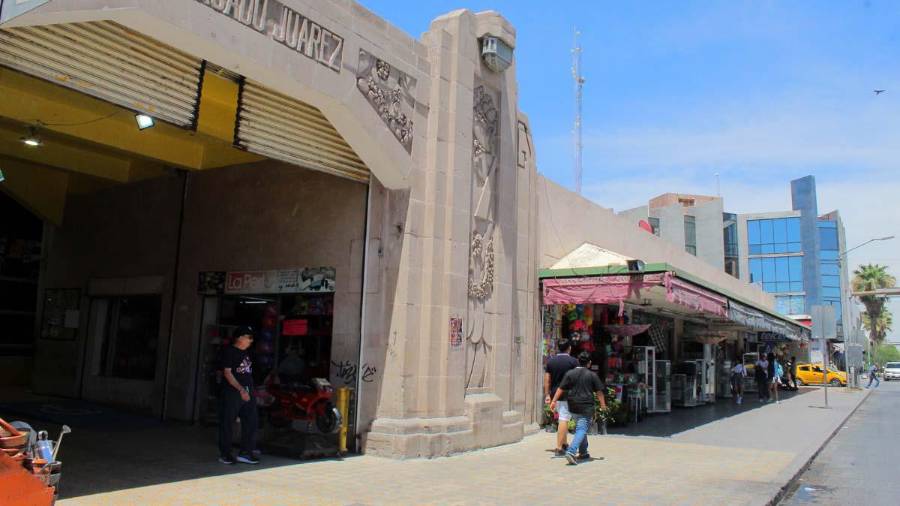 Locatarios del Mercado Juárez esperan autorización para ocupar temporalmente la banqueta durante diciembre.