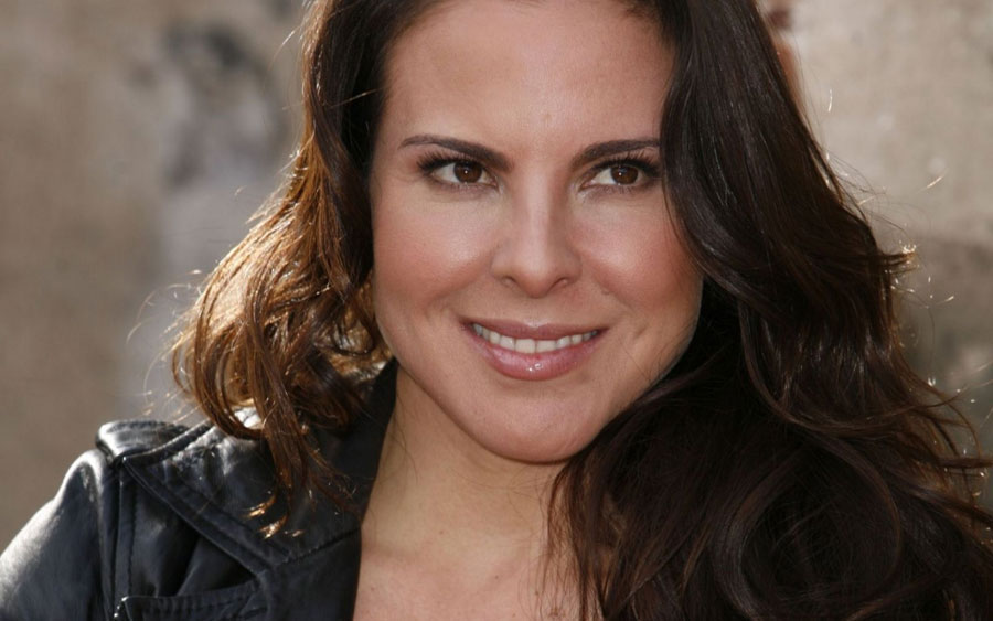 Kate del Castillo promociona en VIDEO su tequila “Honor”