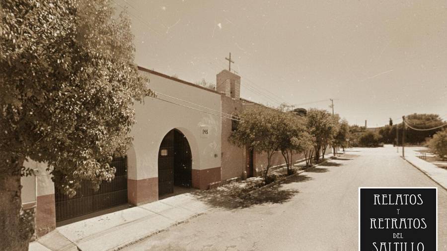 Facha del casco de Rancho de Peña, ahí la capilla del casco del Rancho de Peña, uno de los últimos vestigios físicos del lugar.