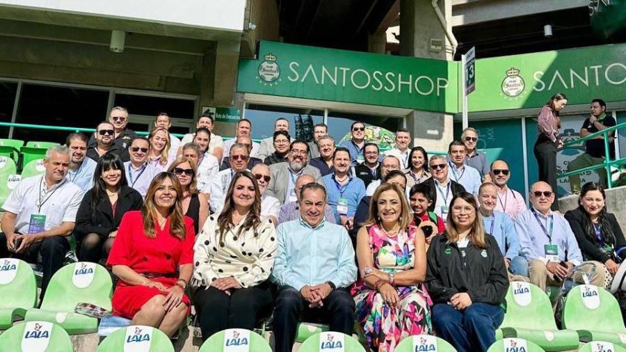 Autoridades y transportadoras analizaron a Torreón como punto de conexión para rutas turísticas en el norte del país.