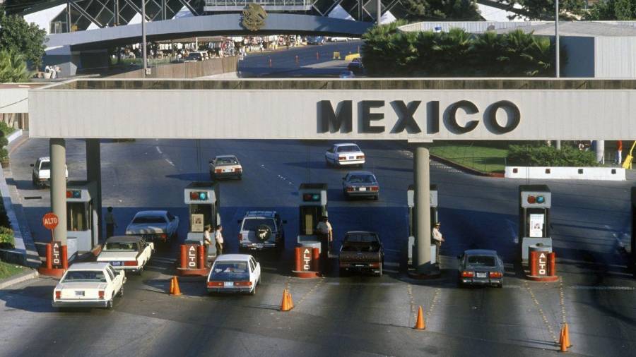 Informó que es debido al temor que los paisanos sienten ante las nuevas disposiciones de Estados Unidos, que optan por no pasar.