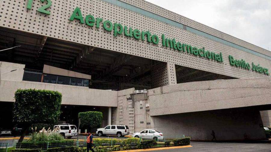 El AICM señala que debido a que esta supervisión se hace de manera visual, el ingreso resulta lento, lo que provoca acumulación de personas en el exterior de los puntos de inspección.