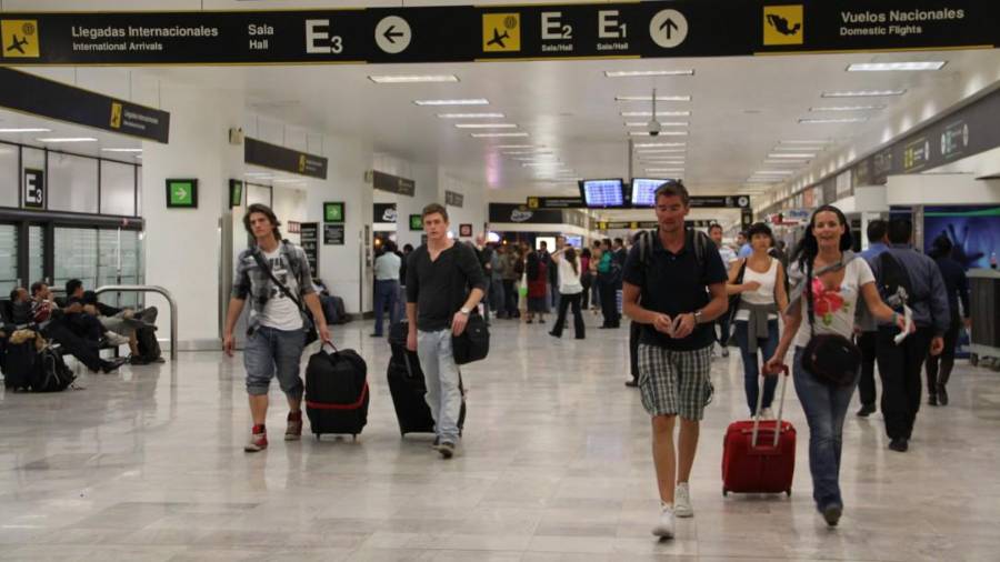 Si bien a nivel nacional el volumen de pasajeros domésticos e internacionales ha crecido, el referente al de la Ciudad de México está por debajo de los niveles de 2018 y 2019