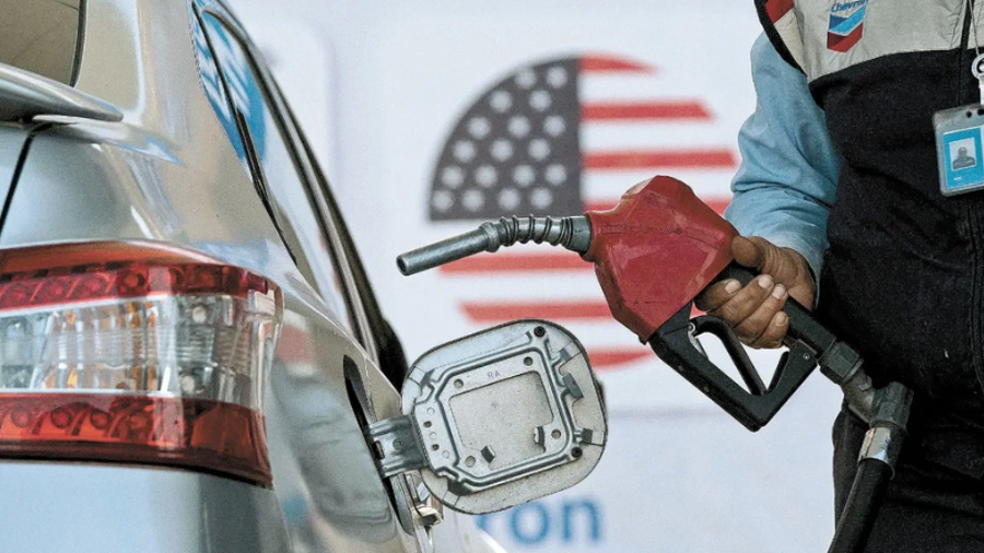 La subida de los precios está impulsada por el bloqueo de Estados Unidos e Irán en el estrecho de Ormuz, una ruta marítima clave por la que circulaba el 20% del suministro mundial de crudo.