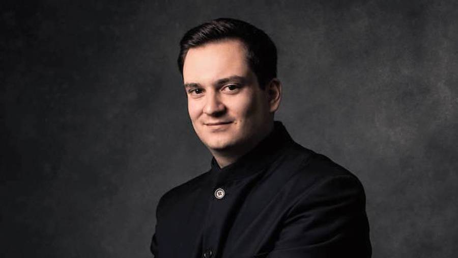 ‘Un buen director sinfónico tiene que poder hacer ópera y viceversa’: Iván López Reynoso