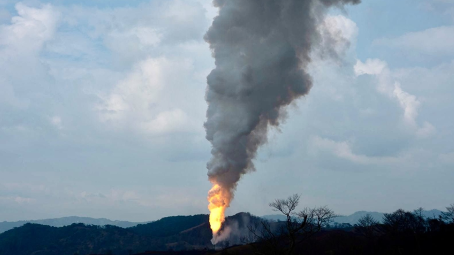 El pozo explotó y se incendió el 5 de marzo; la empresa afirmó entonces que el incendio había sido controlado, pero el fuego continuó.