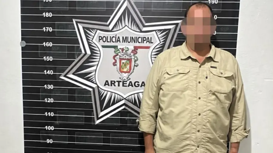 Roberto “N”, de 52 años, fue arrestado por agentes municipales tras violar la normativa ambiental vigente en la sierra.