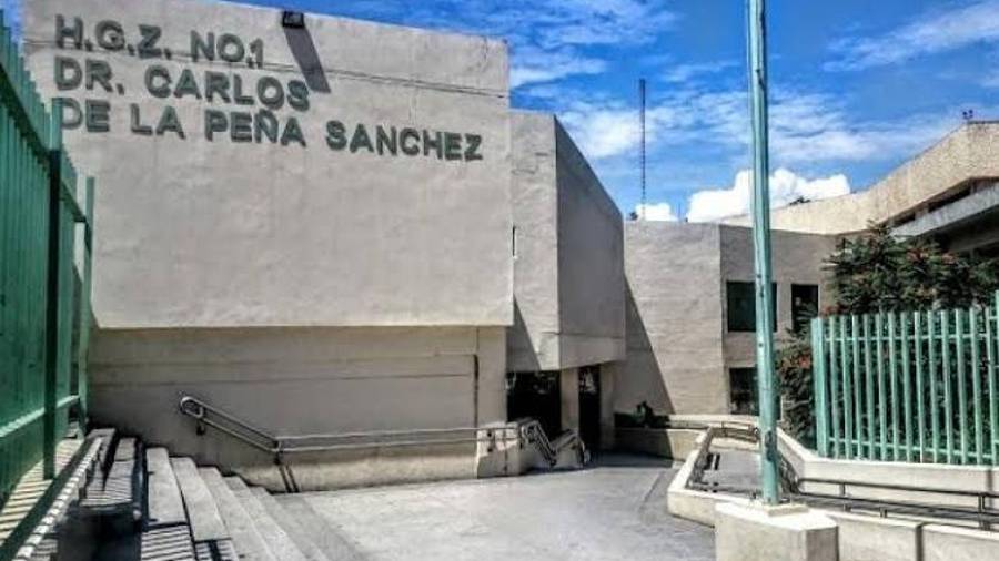 El joven fue trasladado por sus familiares a la Clínica Uno del IMSS tras presentar síntomas de intoxicación.