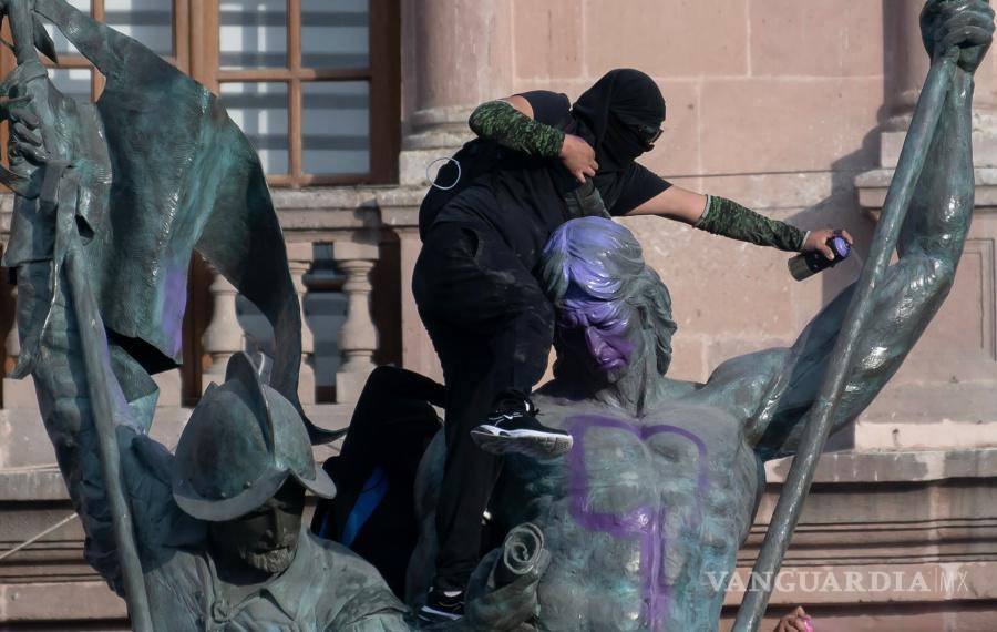 8M: Entre el dolor y la rabia con el grito de “Ni una más” miles de mujeres toman las calles en México (fotos)