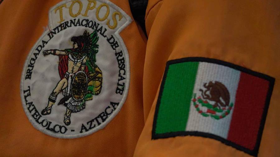 La Brigada Internacional de Rescate Topos Azteca llegó a Cali, Colombia, para sumarse a las labores de búsqueda y rescate tras el terremoto de magnitud 7.4.