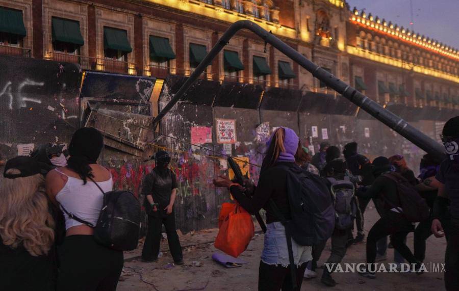 8M: Entre el dolor y la rabia con el grito de “Ni una más” miles de mujeres toman las calles en México (fotos)