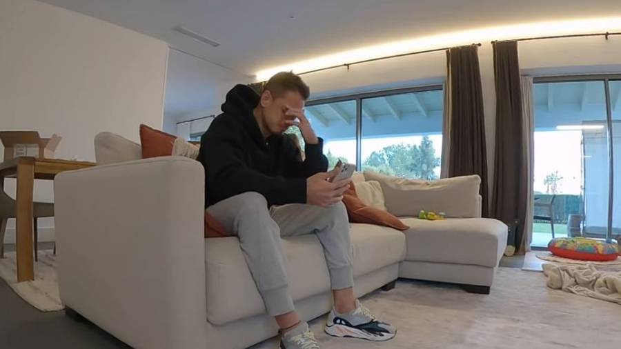 'Chicharito' rompe en llanto por dejar el futbol europeo (video)