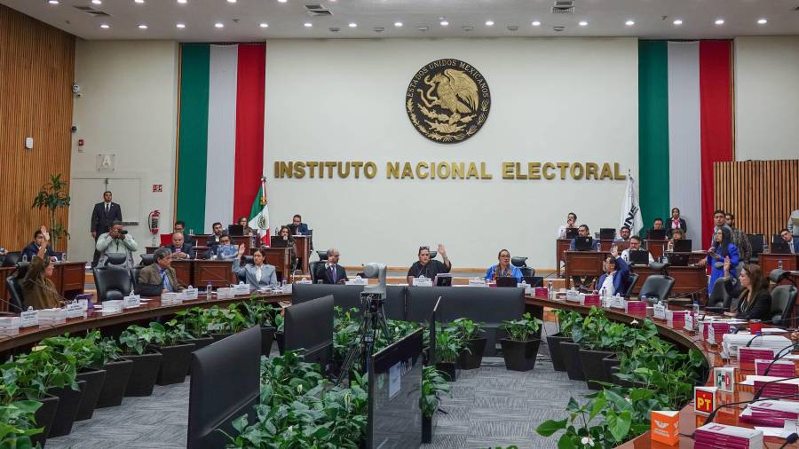 El INE ha sido cuestionado por pedir un presupuesto histórico para el próximo año, a pesar de las políticas de austeridad en la función pública federal.