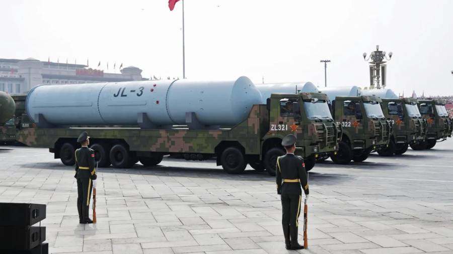 Misiles balísticos intercontinentales JL-3 lanzados desde submarinos se observan durante un desfile militar en Pekín, China, el 3 de septiembre de 2025.