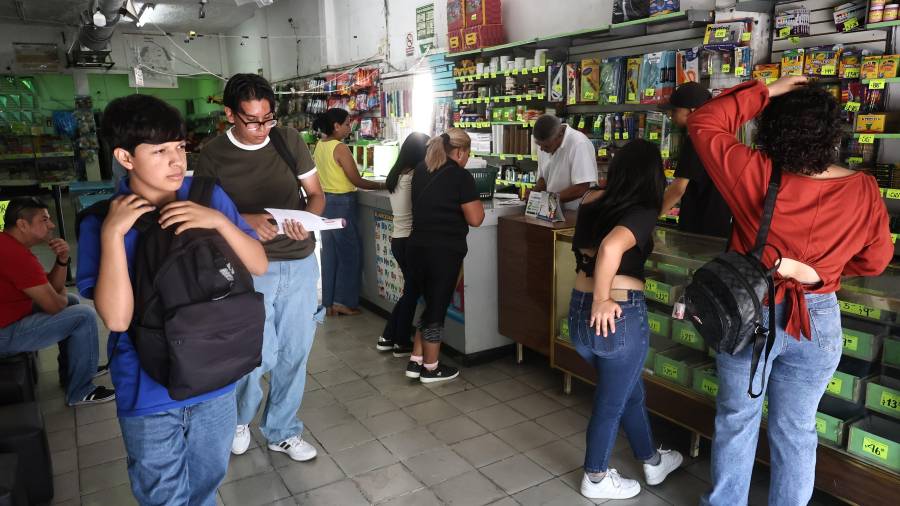 El regreso a clases representa un gasto importante para las familias de Saltillo, principalmente en útiles, uniformes y calzado.