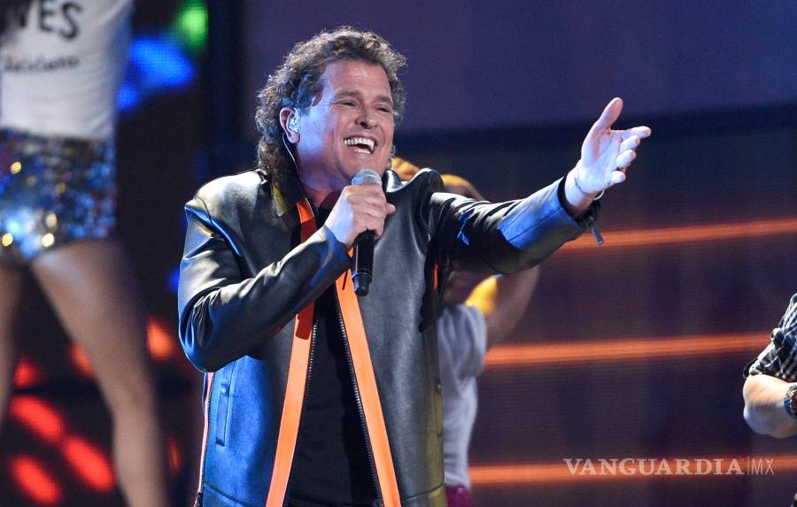 Carlos Vives dona su guitarra al Museo de Historia Americana