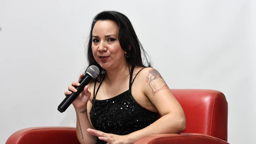 Gana poeta coahuilense Esther García premio de poesía nacional en Querétaro